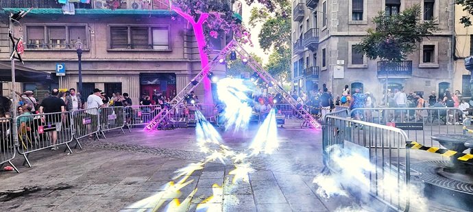 Montaje de iluminación espectacular y efectos para Carnaval por Discotecas Móviles Innovagroup.