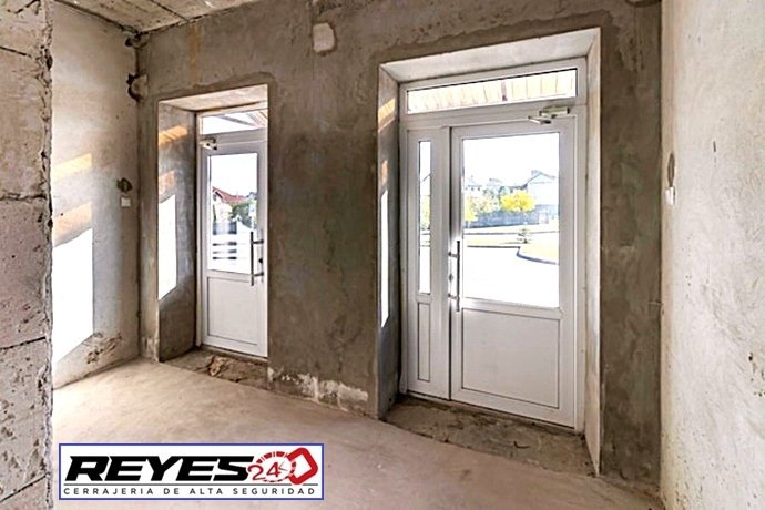 Colaboración B2B en Sabadell | Constructoras y Reformistas con Cerrajería Reyes