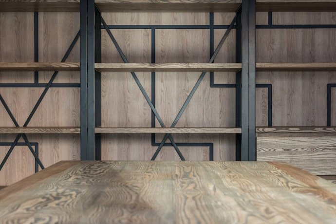 Detalle de veta de madera natural y estructura metálica para mobiliario de autor en Madrid.
