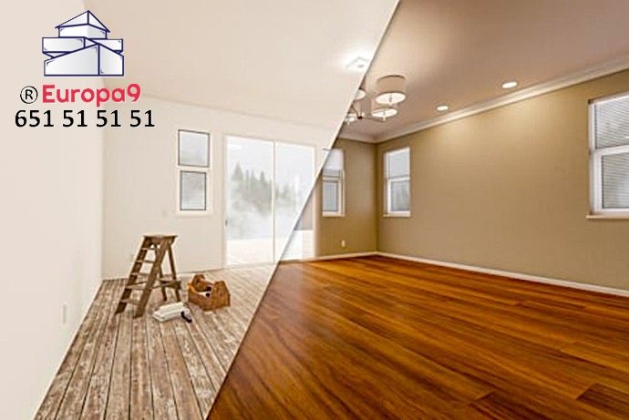 Transición técnica hacia pavimentos de madera noble para potenciar la calidez.