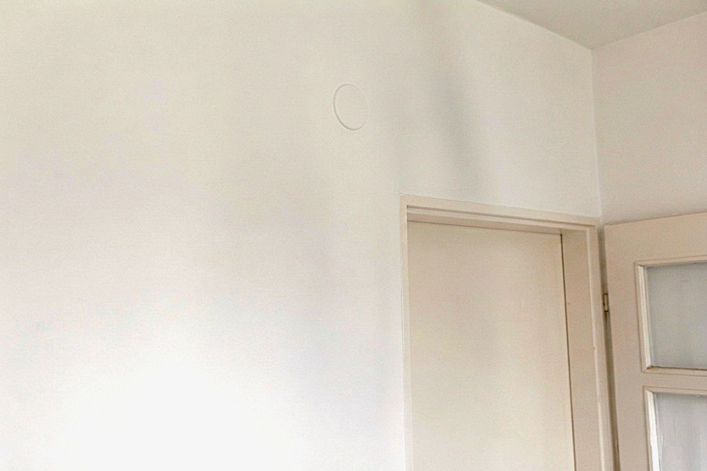 Fachada técnica rehabilitada sin grietas, con acabado nivelado y sellado hídrico en Valencia